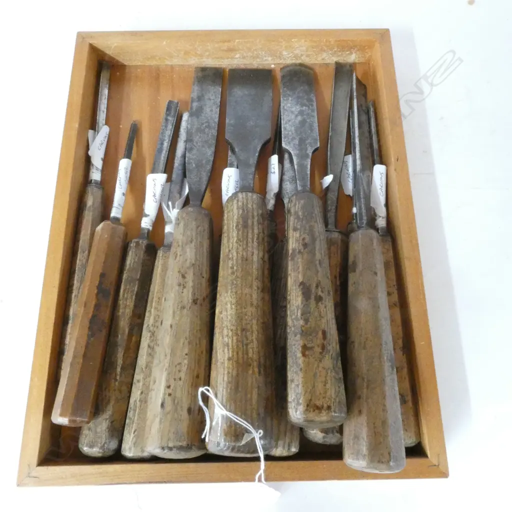 14 OCTAGONAL HANDLED CARVING CHISELS Image 1++