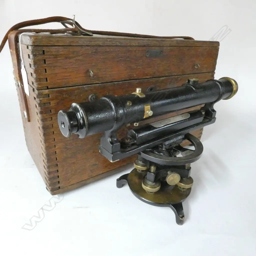 USA DIETZGEN SURVEYORS SIGNTING LEVEL IN OAK CASE Image 1++