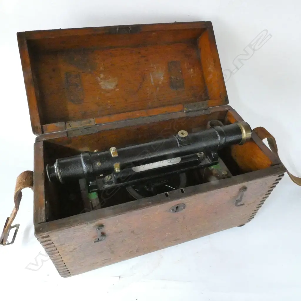 USA DIETZGEN SURVEYORS SIGNTING LEVEL IN OAK CASE Image 1++