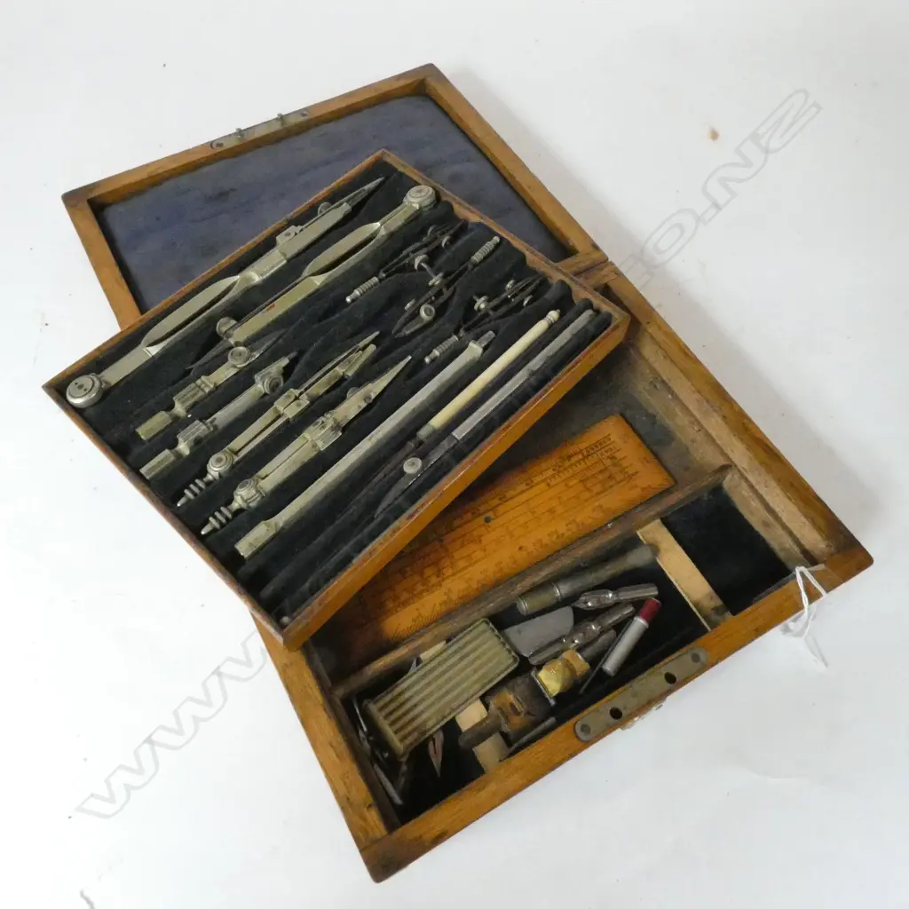 STANLEY DRAWING SET IN TWO TIER BOX  Image 1++