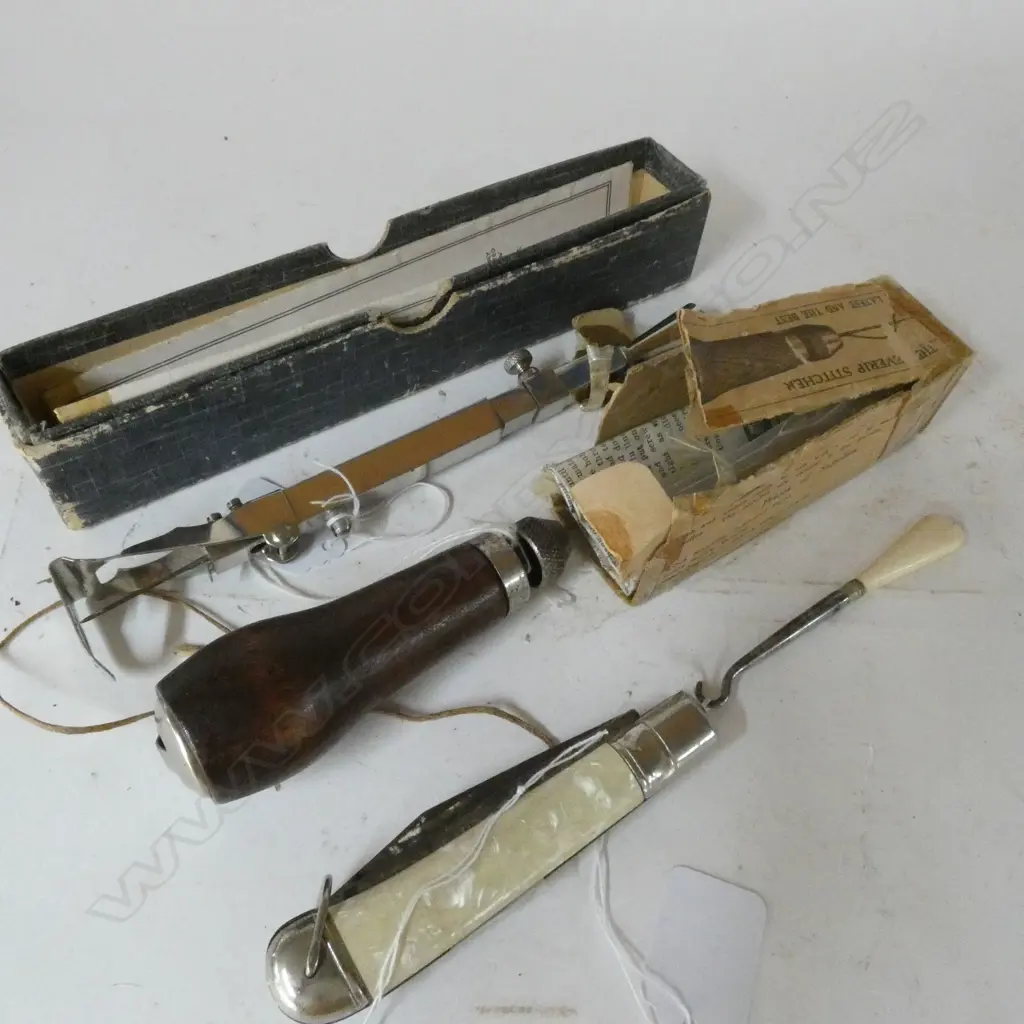 LGE CLASP KNIFE, NEVERIP LEATHER STITCHER, MARVEL EMBROIDERY MACHINE & IVORY HANDLED BUTTON HOOK (4) Image 1++