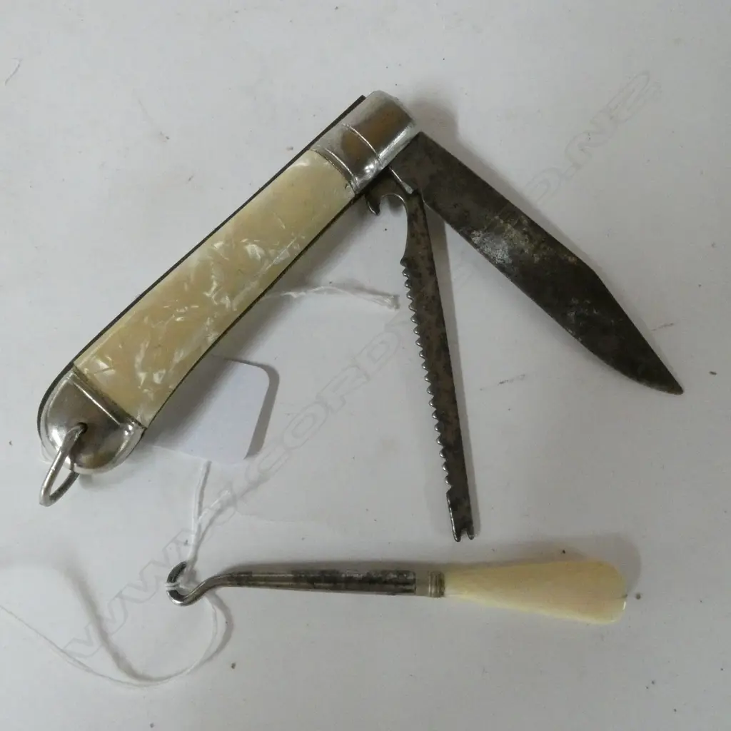 LGE CLASP KNIFE, NEVERIP LEATHER STITCHER, MARVEL EMBROIDERY MACHINE & IVORY HANDLED BUTTON HOOK (4) Image 1++