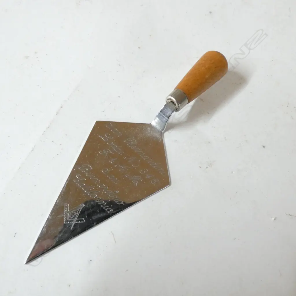 COPPER JEWELLER'S ANVIL, MINI LODGE TROWEL, INVOICE SPIKE & 2 UNUSED MEASURING TAPE INSERTS (5) Image 1++