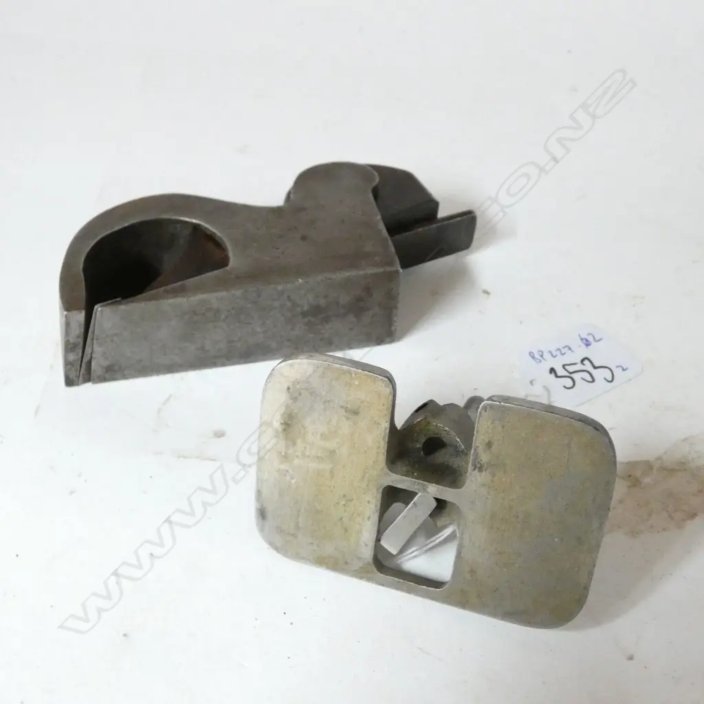 CRAFTSMAN MADE SKEW MOUTH BULLNOSE PLANE & STANLEY GRANNIE'S TOOTH ROUTER  (2) Image 1++