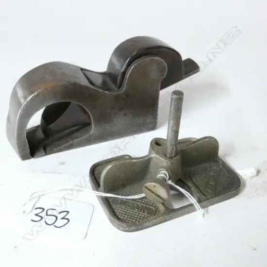 CRAFTSMAN MADE SKEW MOUTH BULLNOSE PLANE & STANLEY GRANNIE'S TOOTH ROUTER  (2)