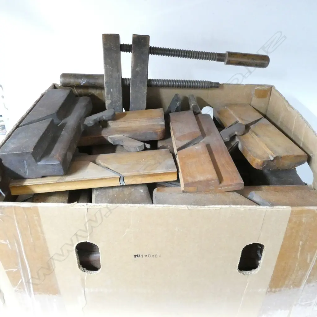 BOX OF MOULDING PLANES & CLAMPS Image 1++