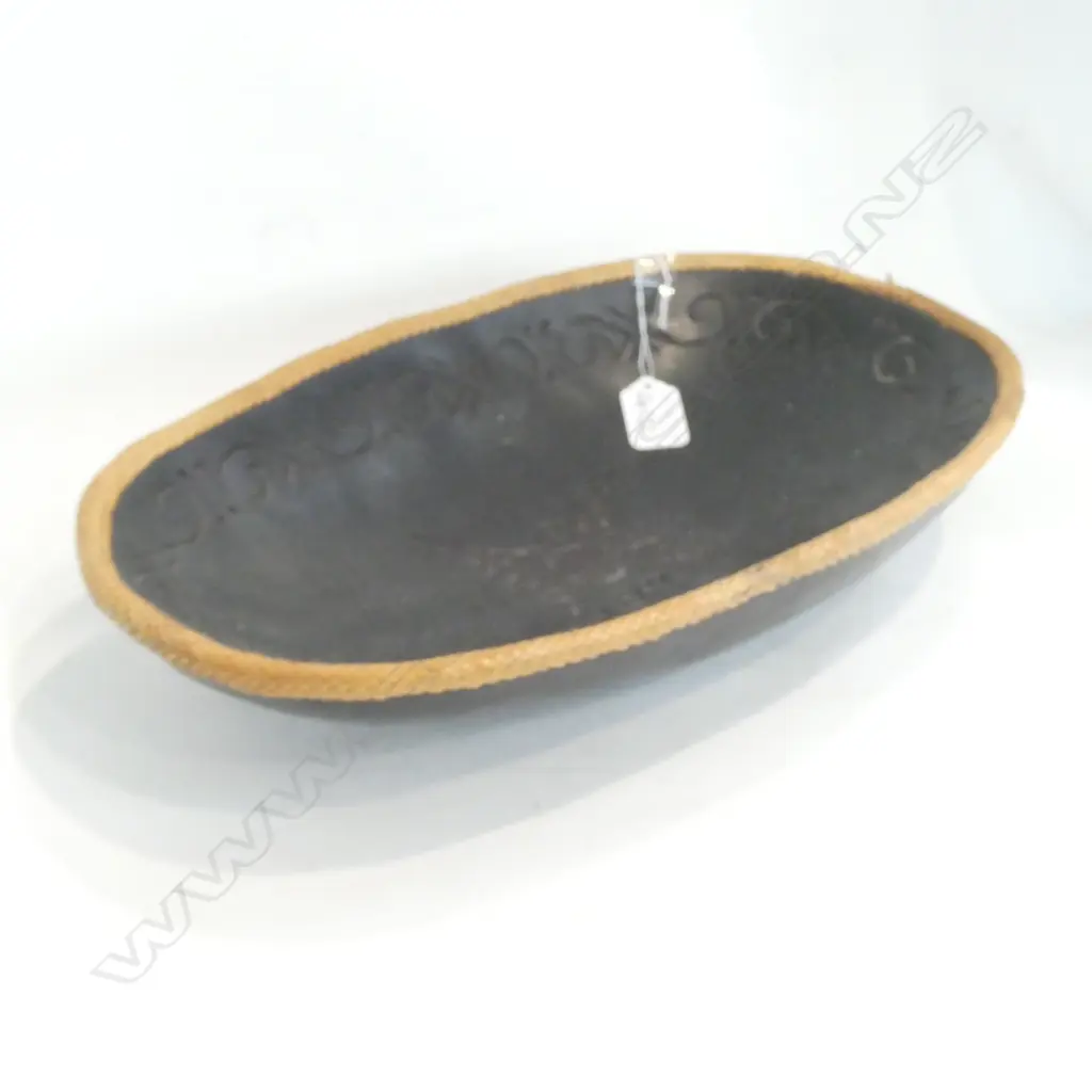 A PACIFIC SERVING BOWL WITH WOVEN EDGE Image 1++