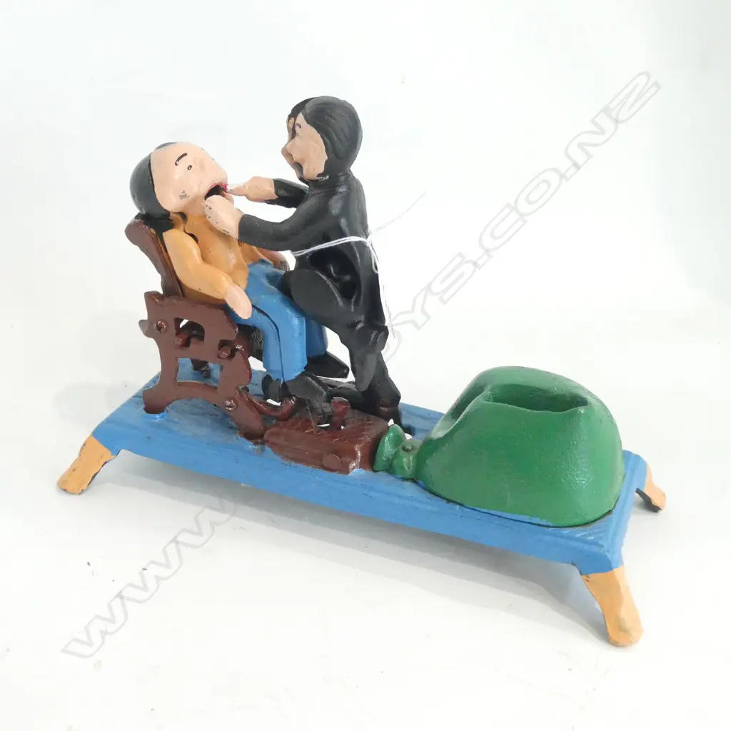 CAST IRON DENTIST MONEY BANK L. 220MM Image 1++