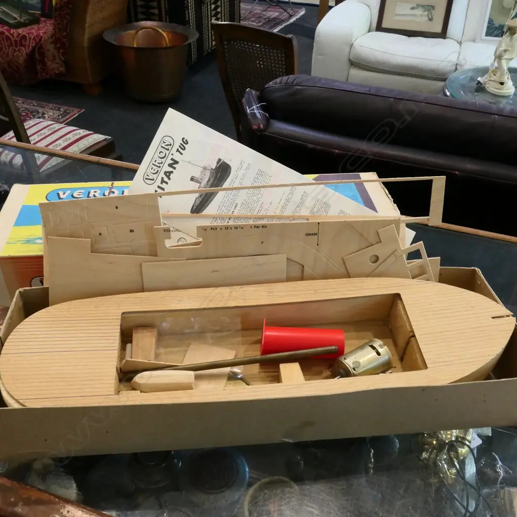 VINTAGE VERON 'TITAN TUG' BULSA WOOD MODEL, BOXED WITH INSTRUCTIONS, UNBUILT, L. 520MM Image 1++