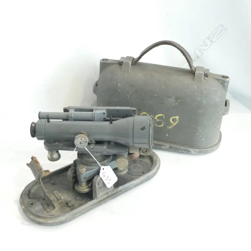 SURVEYORS LEVEL, COOKE, TROUGHTON & SIMMS  Image 1++