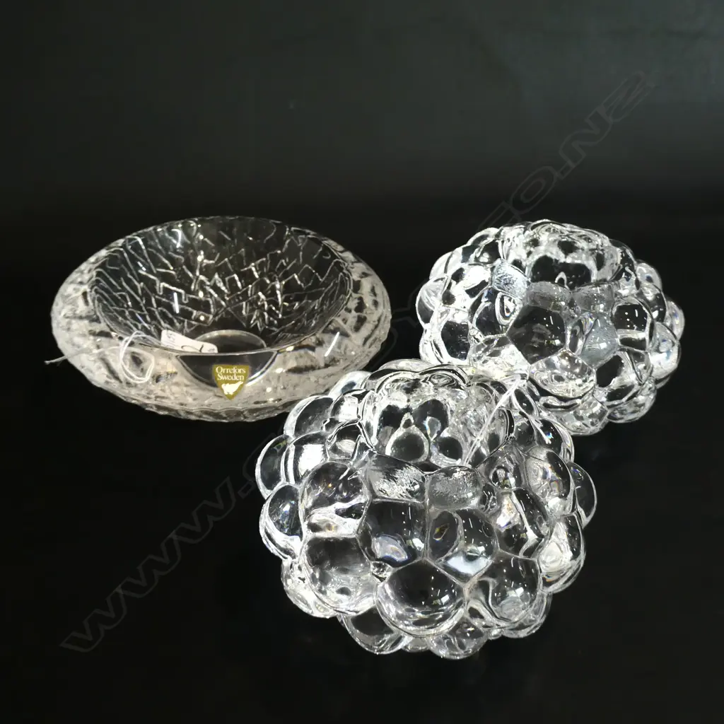 ORREFUS GLASS DISH + PR OF CANDLE STICKS Image 1++