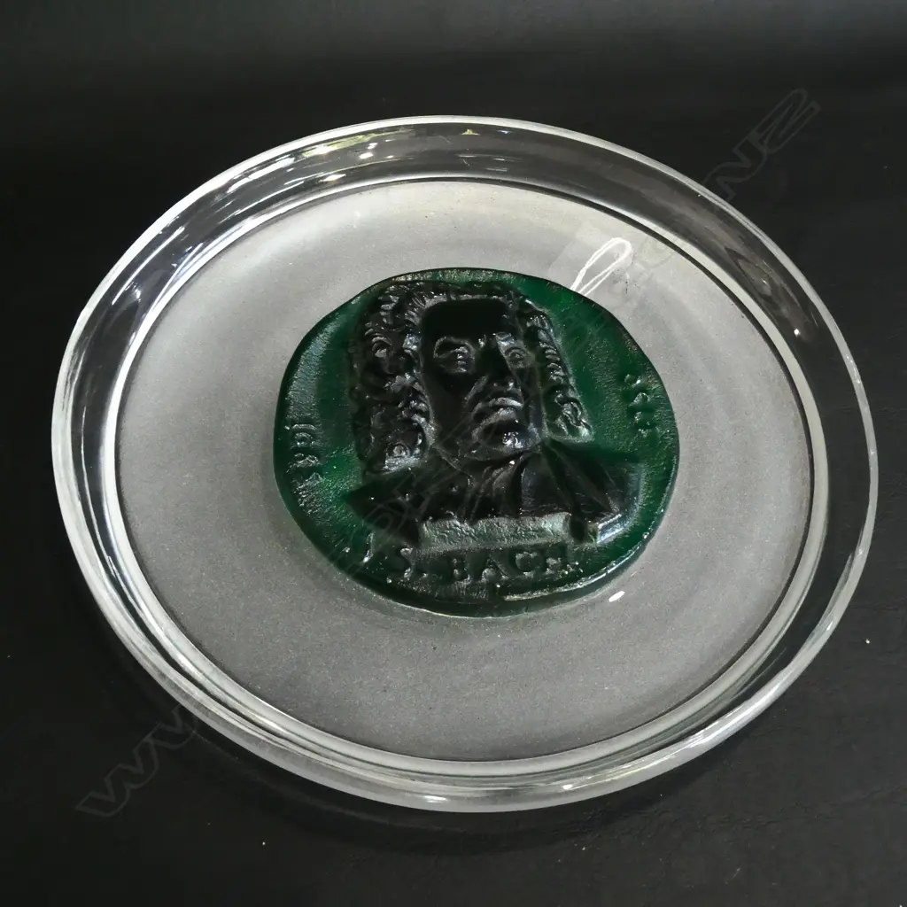ROUND DAUM GLASS COMMEMORATIVE 'BACH' DISH, CLEAR WITH GREEN PORTRAIT, 180MM Image 1++