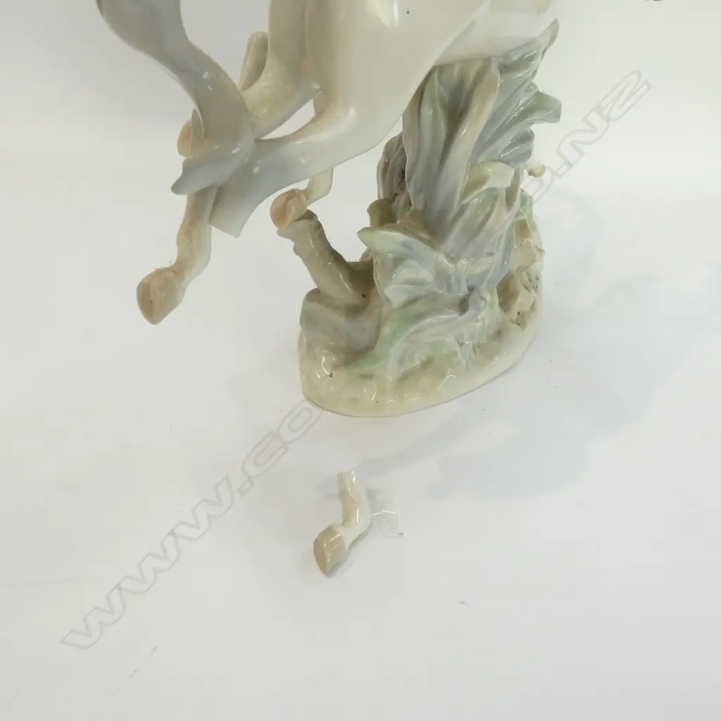 LLARDO FIGURE OF 2 HORSES A/F Image 1++
