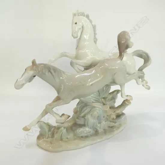 LLARDO FIGURE OF 2 HORSES A/F