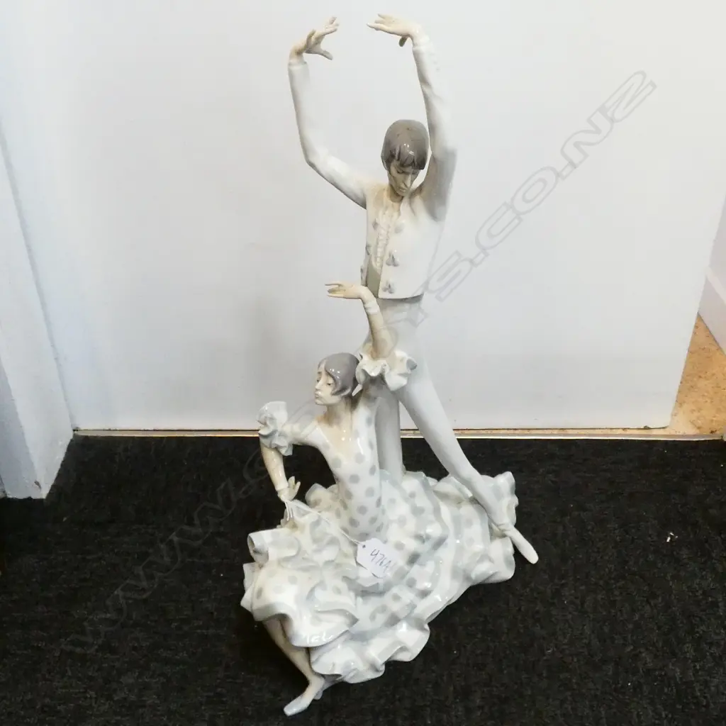 LLADRO FIGURE OF FLAMINGO DANCERS Image 1++