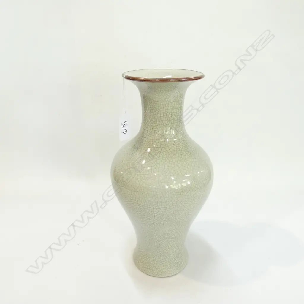 CHINESE LOBED VASE WITH CRACKLE GLAZE H.29cm Image 1++