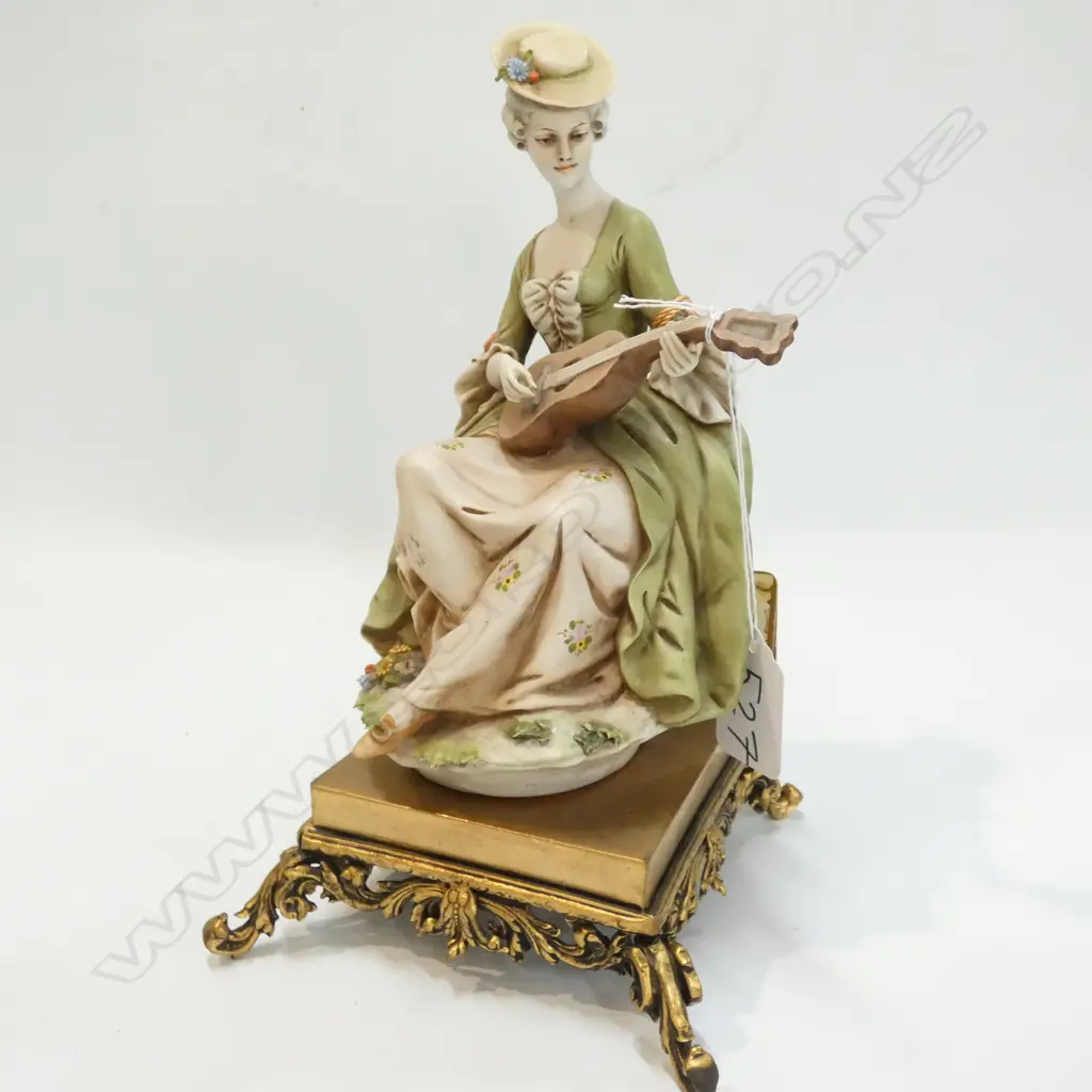 TRIADE FIGURE LADY PLAYING GUITAR Image 1++
