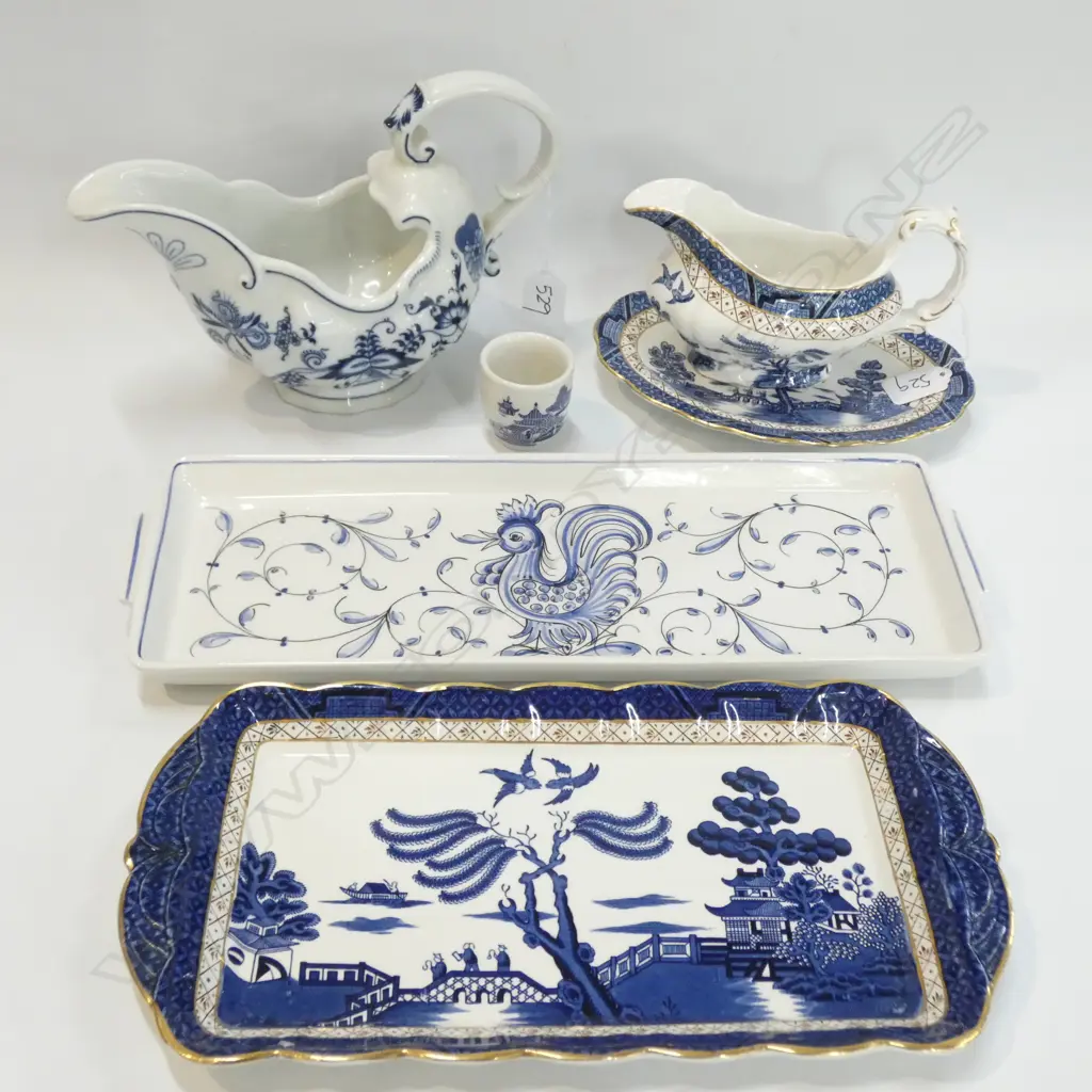 2 B/W SAUCEBOATS; OLD WILLOW AND BLUE DANUBE ON 2 TRAYS Image 1++