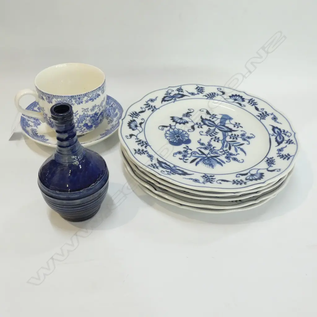 5 BLUE DANUBE PLATES AND B/W BREAFAST CUP AND VASE Image 1++