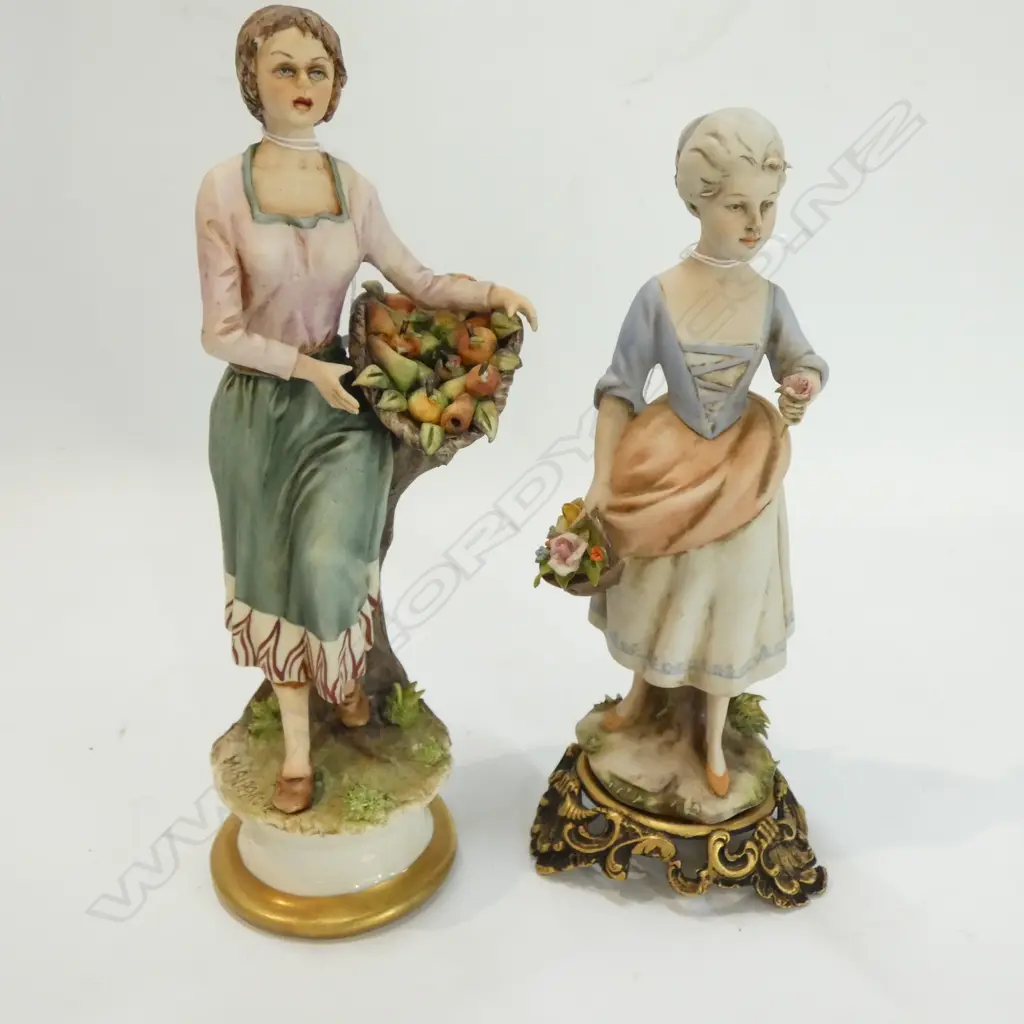 2 CAPIDEMONTE LADY FIGURES Image 1++