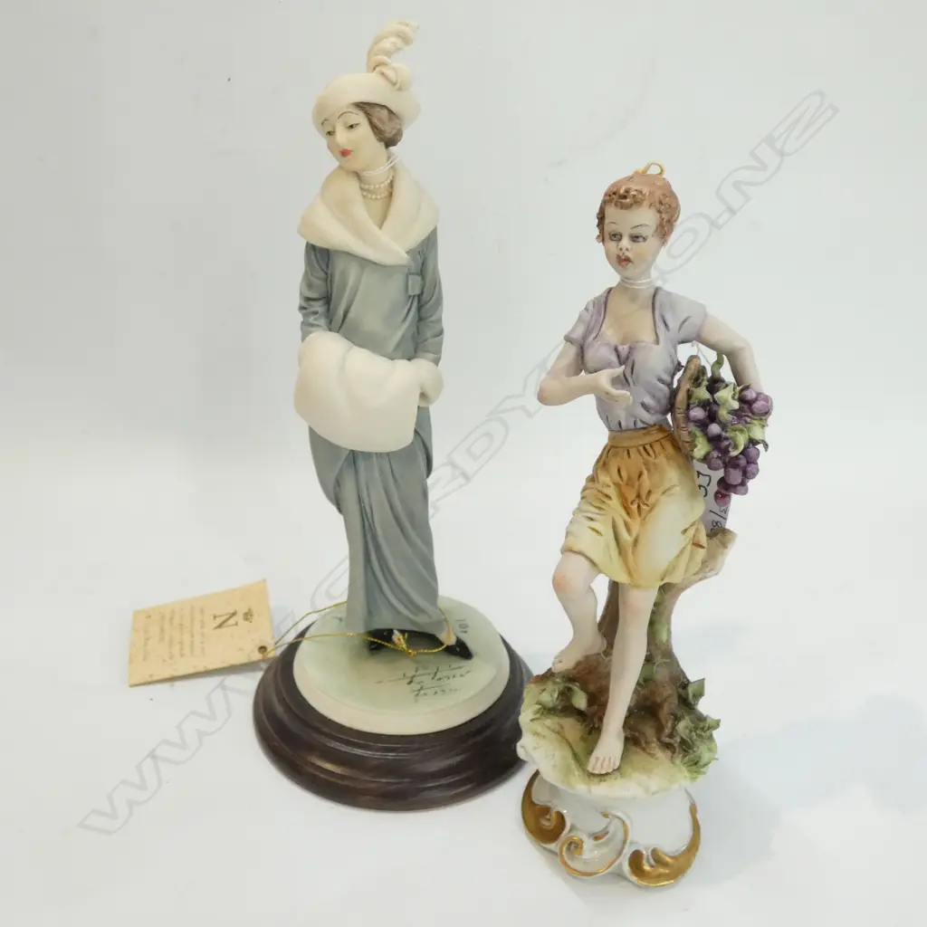 2 CAPIDEMONTE LADY FIGURES Image 1++