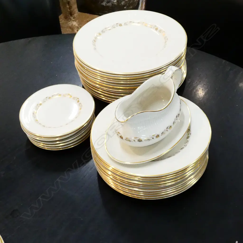 R/DOULTON PART FAIRFAX LARGE DINNER SERVICE Image 1++