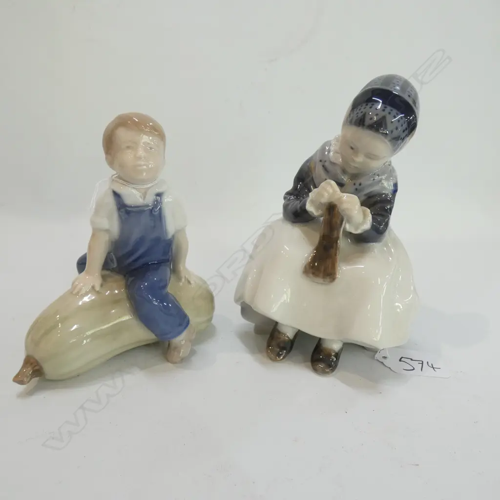COPENHAGEN FIGURE OF A DUTCH BOY AND GIRL Image 1++