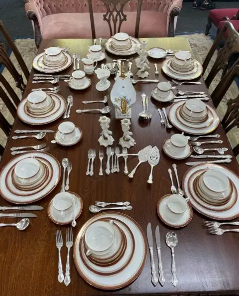LARGE PARAGON DINNER SET  Image 1++