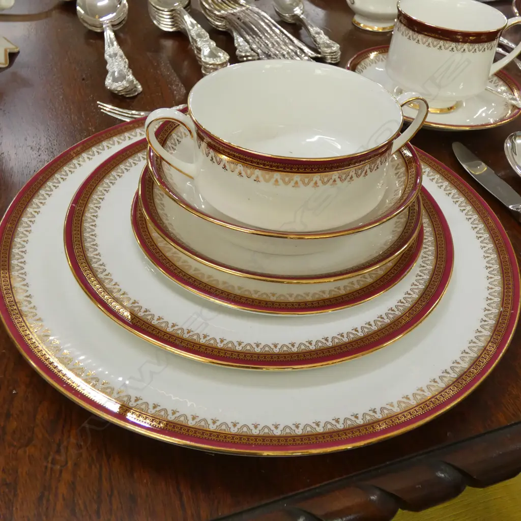 LARGE PARAGON DINNER SET  Image 1++