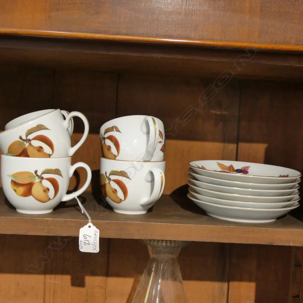 6 EVESHAM CUPS AND SAUCERS Image 1++
