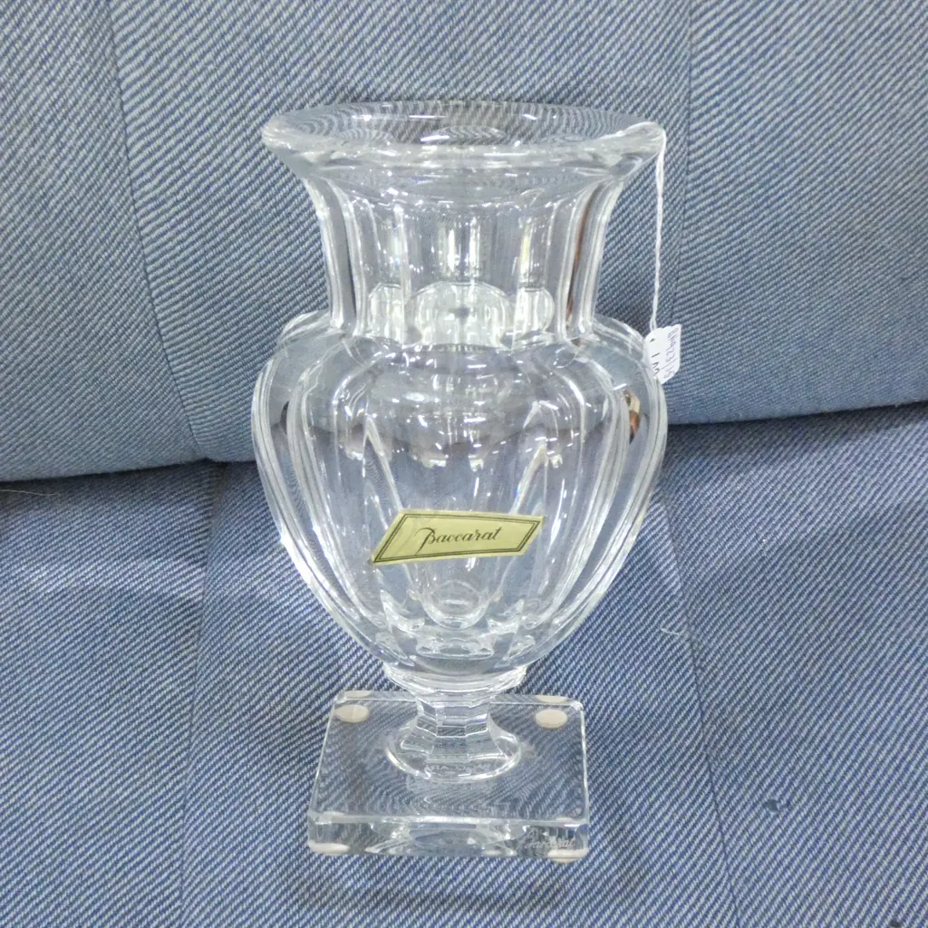 BACCARAT GLASS VASE Image 1++