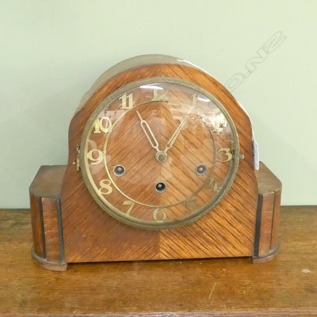 1940'S WOODEN MANTEL CLOCK  H. 203MM Image 1++