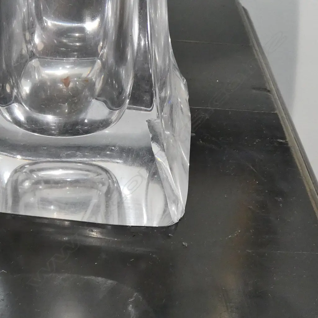 LARGE CLEAR GLASS BAYEL VASE CHIP TO BASE Image 1++