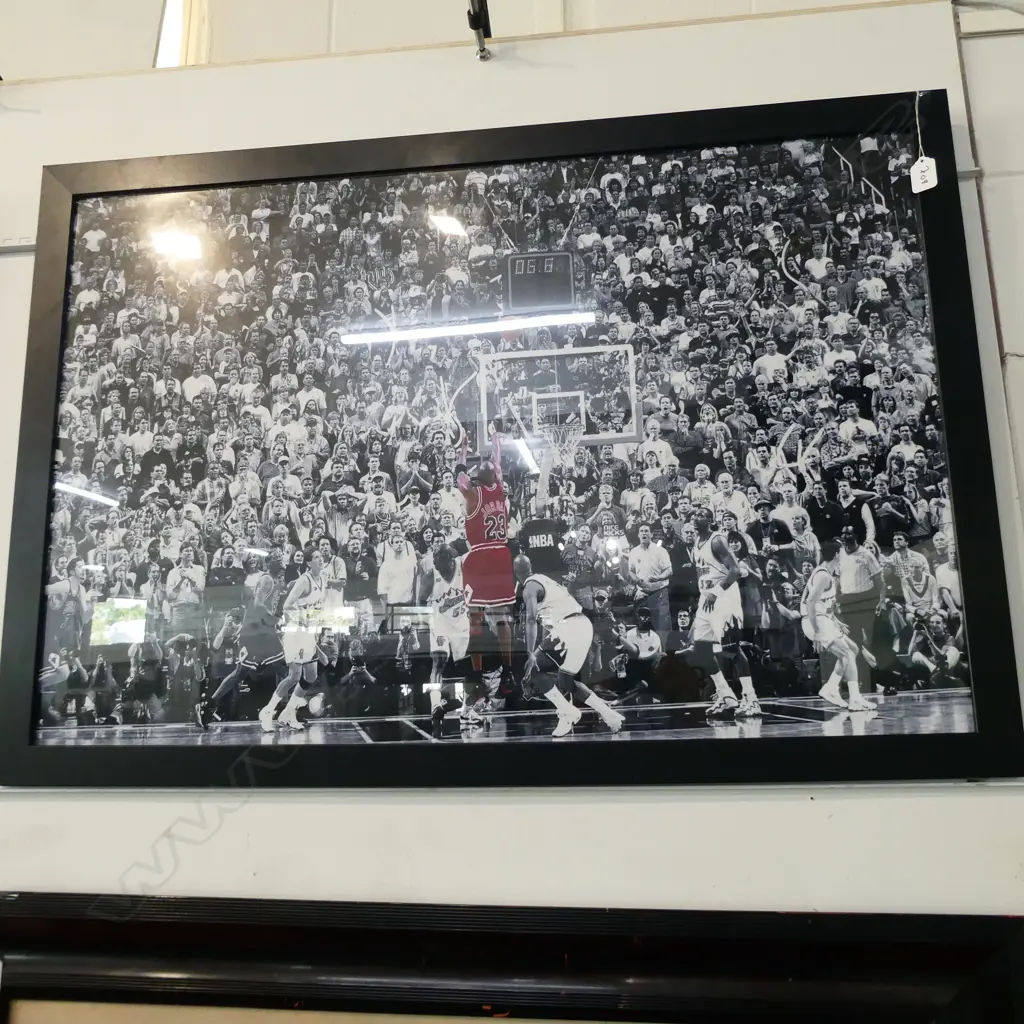 FRAMED PRINT ICONIC MICHAEL JORDAN  SCORED  Image 1++
