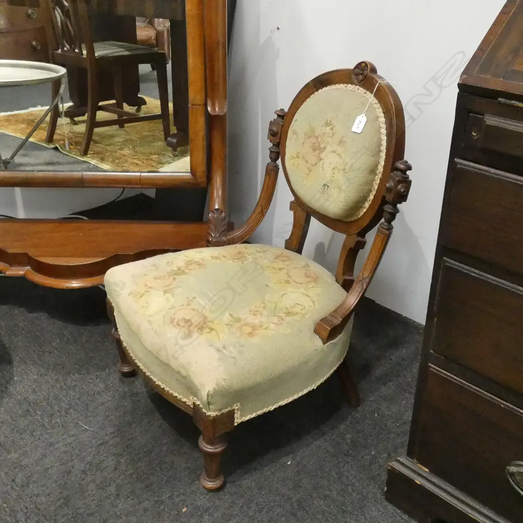 VICTORIAN WALNUT FRAMED BEDROOM CHAIR Image 1++