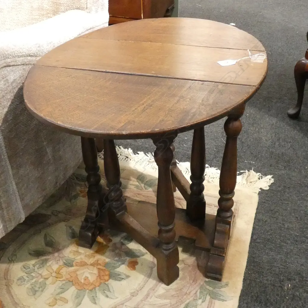SMALL OAK GATELEG TABLE Image 1++