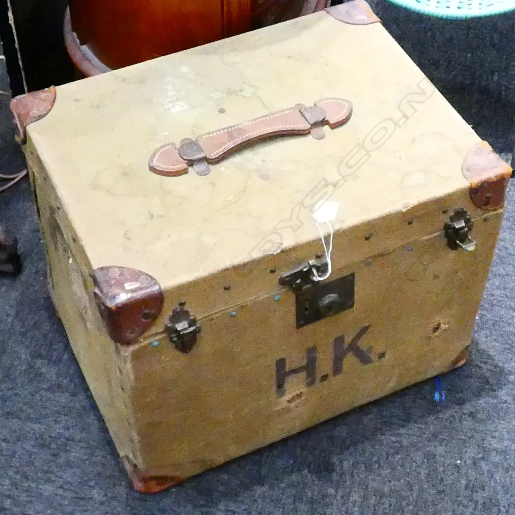 HALLENSTEINS BROS N.Z TRAVEL TRUNK Image 1++