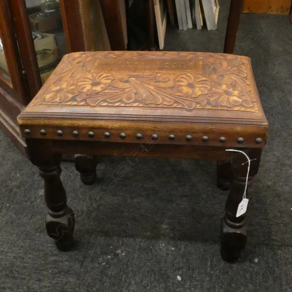 TOOLED LEATHER TOP SMALL STOOL Image 1++