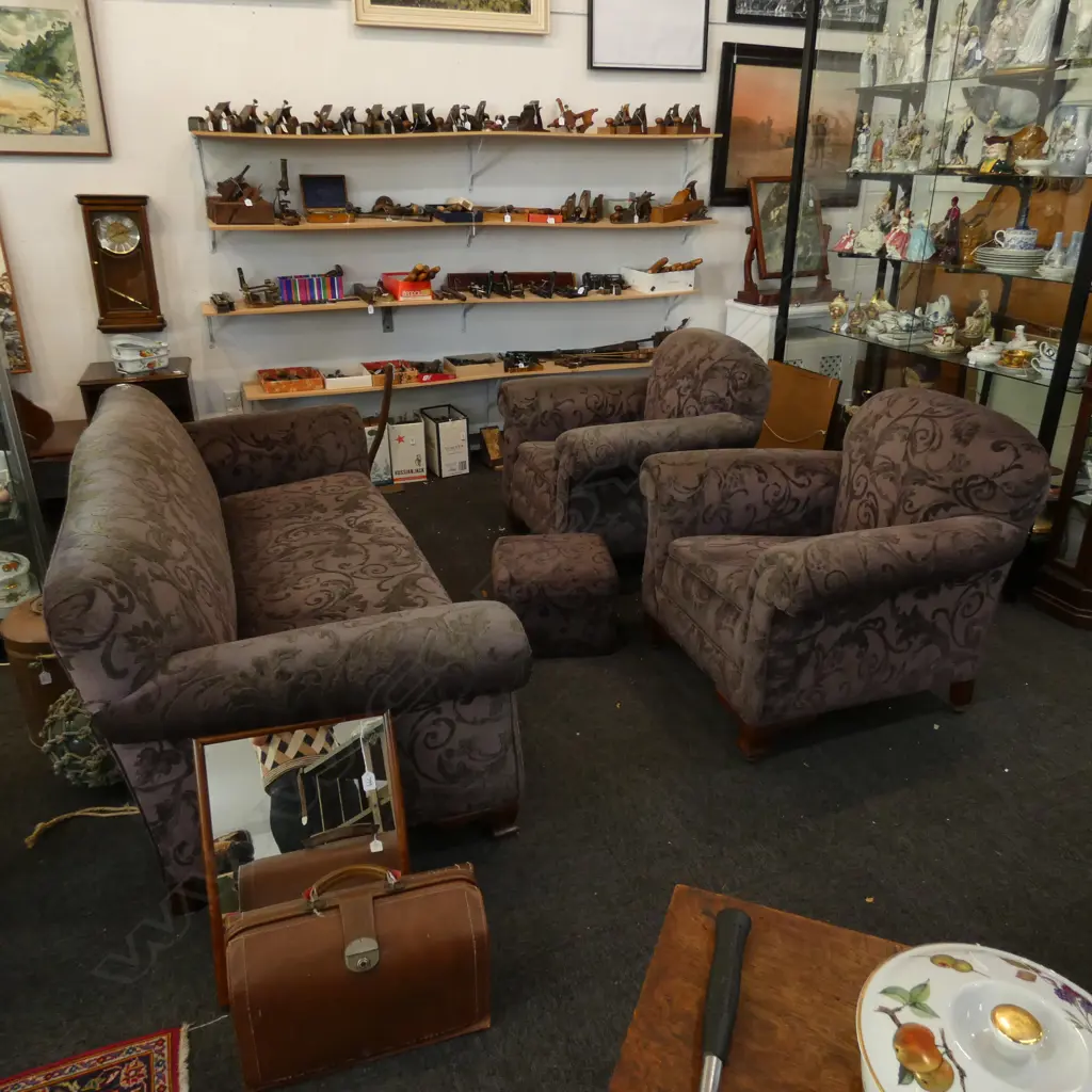 4 PCE LOUNGE SUITE; SOFA, 2 ARMCHAIRS, FOOTREST Image 1++