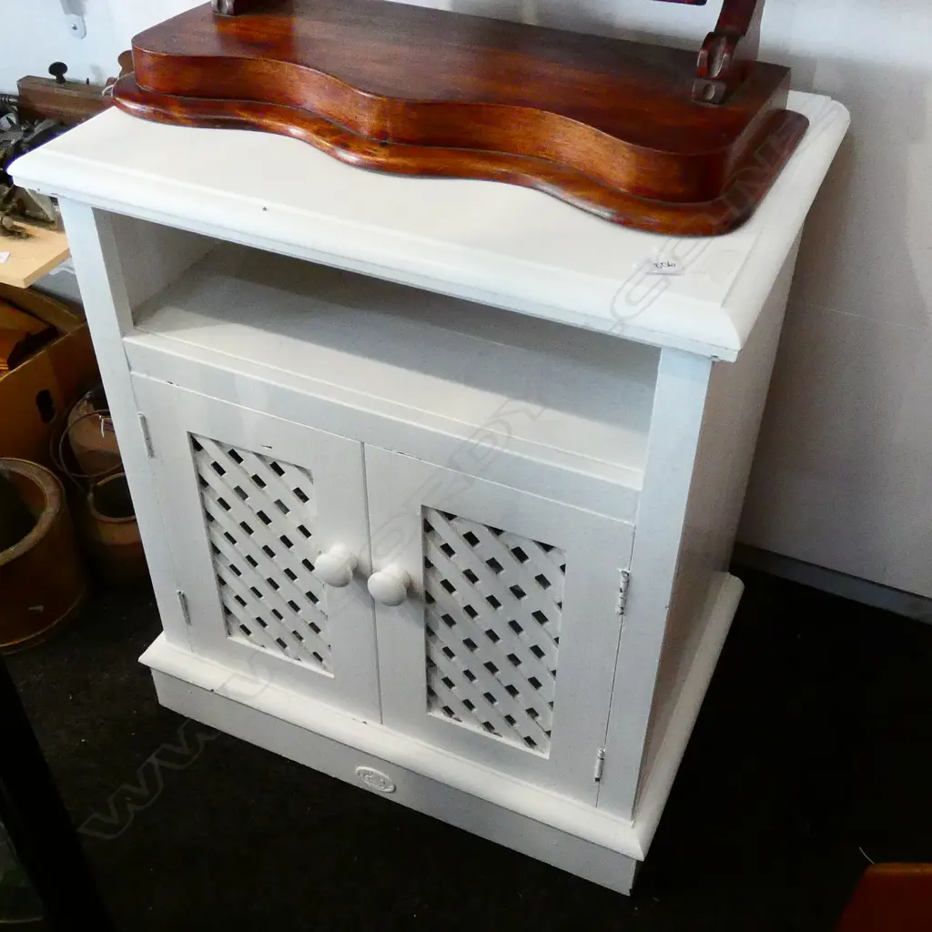 VINTAGE DOUBLE DOOR COUNTRY WHITE PAINTED  SIDE CABINET  H. 707MM L. 606MM D. 404MM Image 1++