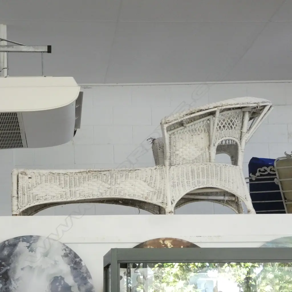 WHITE PAINTED CANE DAYBED 1.8M L Image 1++