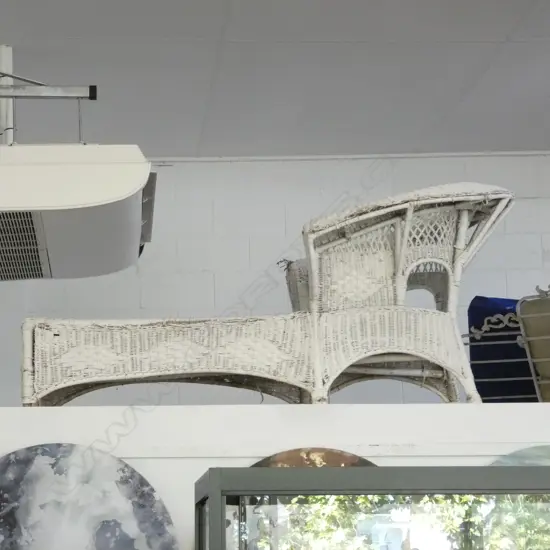 WHITE PAINTED CANE DAYBED 1.8M L