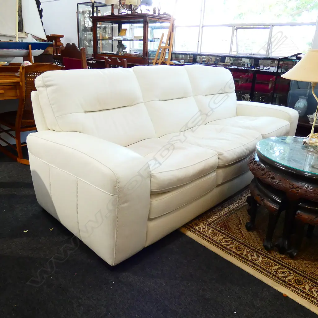 WHITE LEATHER 3 SEATER SOFA L2280 Image 1++