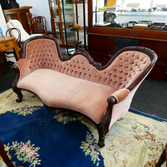 3PC+OTTOMANM, PINK VELVET CARVED PARLOUR SUITE