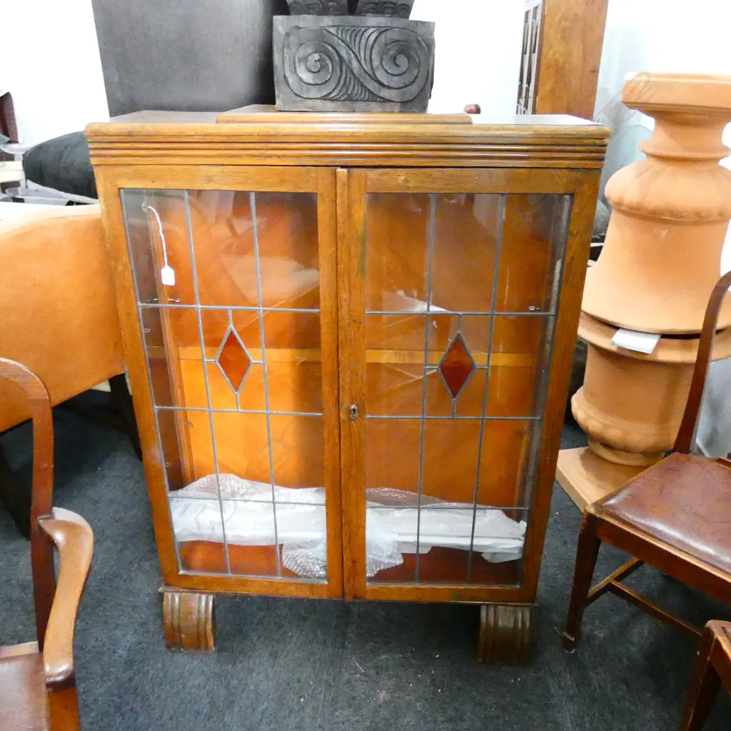 OAK LEADED GLASS CABINET 910MM W. Image 1++