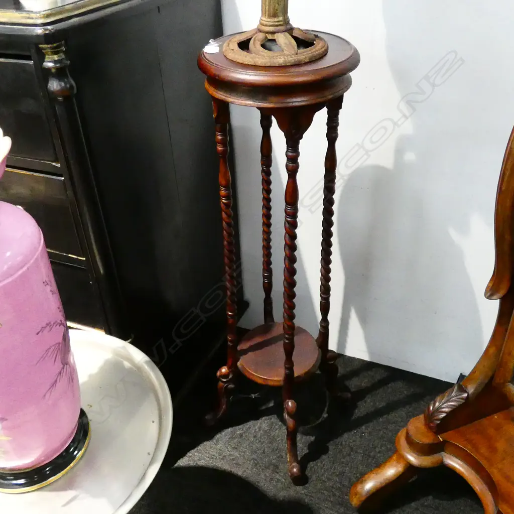 2 TIER BARLEY TWIST PLANT STAND Image 1++