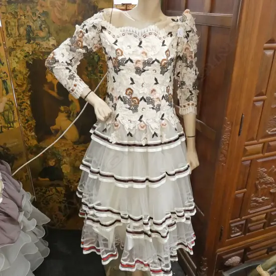 VINKA LUCAS LACE CRYSTAL APLIQUE DRESS