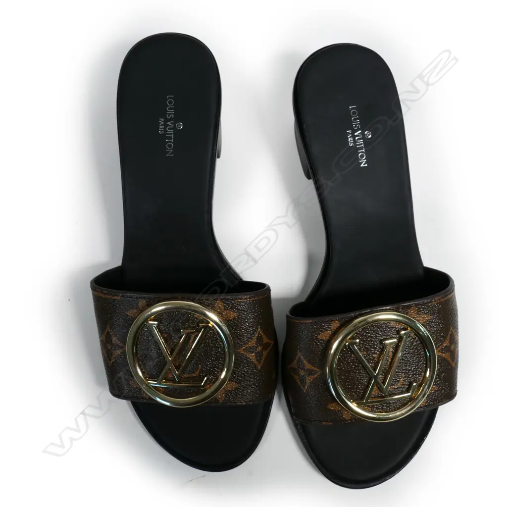 2 DESIGNER LEATHER HANDBAGS; STRIPED MICHAEL KORS & WHITE FURLA + PR LOUIS VUITTON? SHOES, SIZE 36 Image 1++