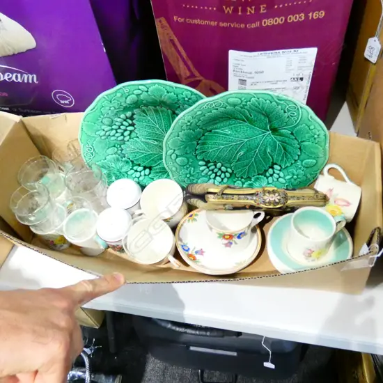 BOX LOT 2 WEDGWOOD MAJOLICA PLATES, SUSIE COOPER ETC