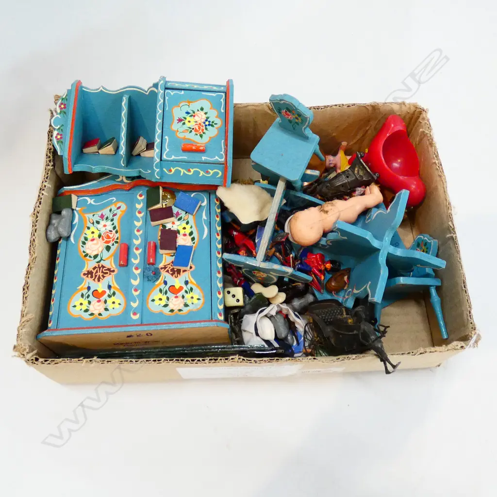 BOX LOT VINTAGE DOLLS FURNITURE ETC Image 1++